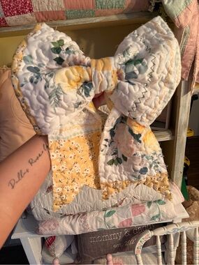 Quilted Floral Bow in Yellow and White